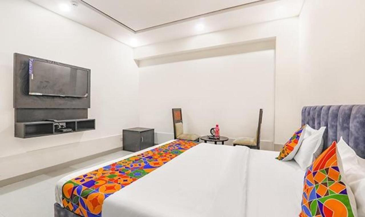 Fabhotel Silver Stone Hotel
